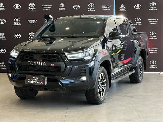 TOYOTA HILUX 2.8 D-4D TURBO DIESEL CD GR-S 4X4 AUTOMÁTICO TOYOTA HILUX 2.8 D-4D TURBO DIESEL CD GR-S 4X4 AUTOMÁTICO